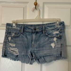 Distressed American Eagle denim shorts. Size 4.